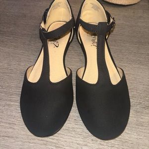 Black dress shoes